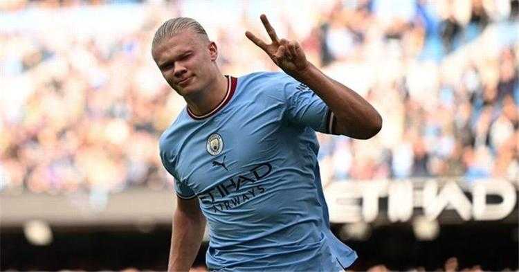 هالاند أفضل لاعب في الدوري الإنكليزي