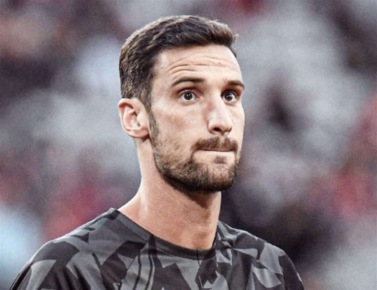 حارس باريس سان جيرمان يصارع الموت.. تفاصيل عن وضعه الصحي