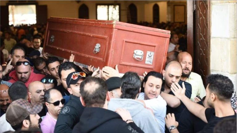 صورة من جنازة مصطفى درويش تغضب الشارع المصري