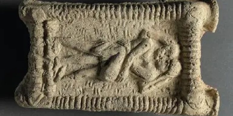 أول قبلة مسجلة للبشرية كانت “عربية”!