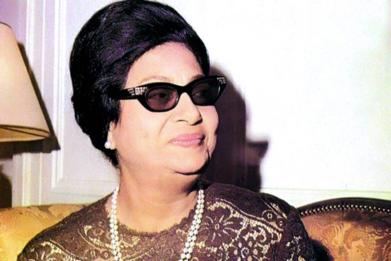 حفيدة “أم كلثوم” ترفض إصدار أغانيها بتقنية الذكاء الإصطناعي