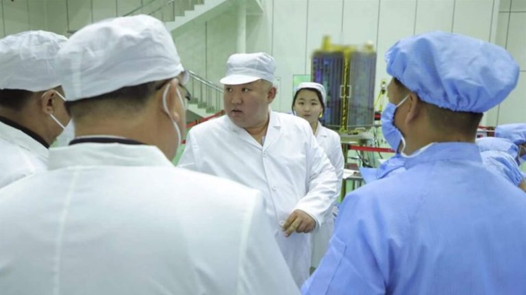 بعد مصادقة كيم.. كوريا الشمالية تستعد لإطلاق أول قمر صناعي