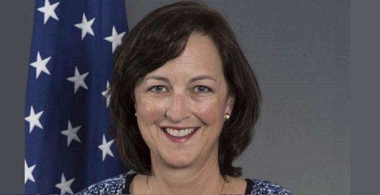ليزا جونسون السفيرة الاميركية