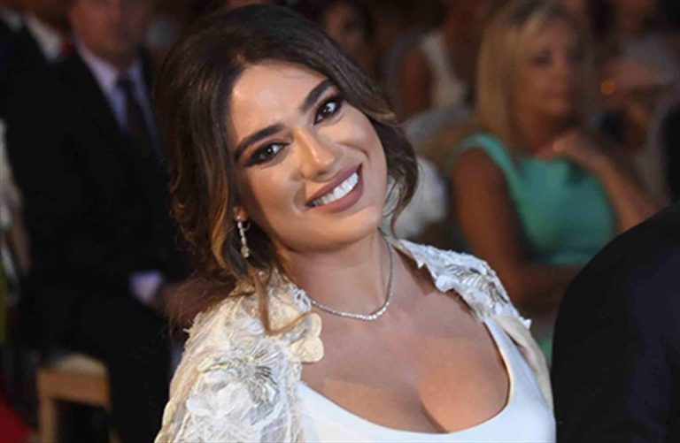 ملكة جمال لبنان السابقة ترد على حادثة شاطئ صيدا بصورة