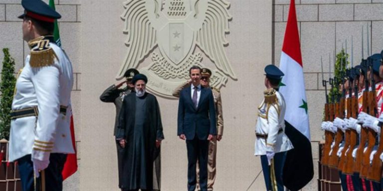 الأسد يلتقي رئيسي في قصر الشعب