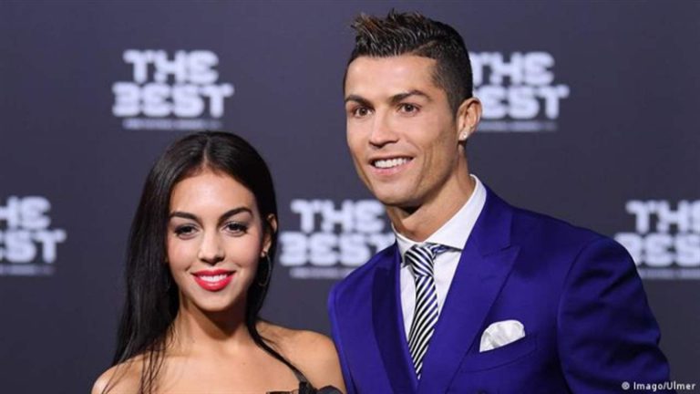 بالصورة.. إبنة رونالدو وجورجينا في المستشفى