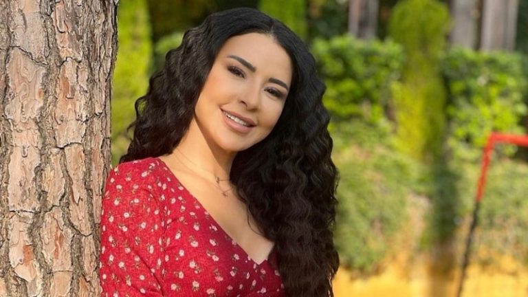 بالفيديو.. ماغي بو غصن تلتقي محبيها داخل مقهى