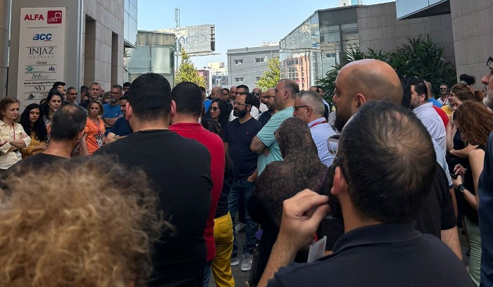 وقفة احتجاجية لموظفي “ألفا” و”تاتش”