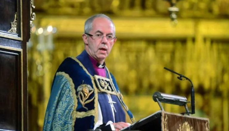 مسيحيو إنكلترا 46% من السكان.. ويبتعدون عن الكنيسة