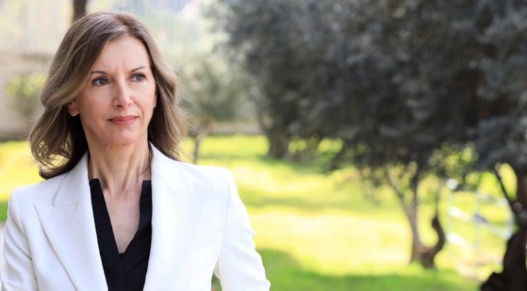 السفيرة الايطالية