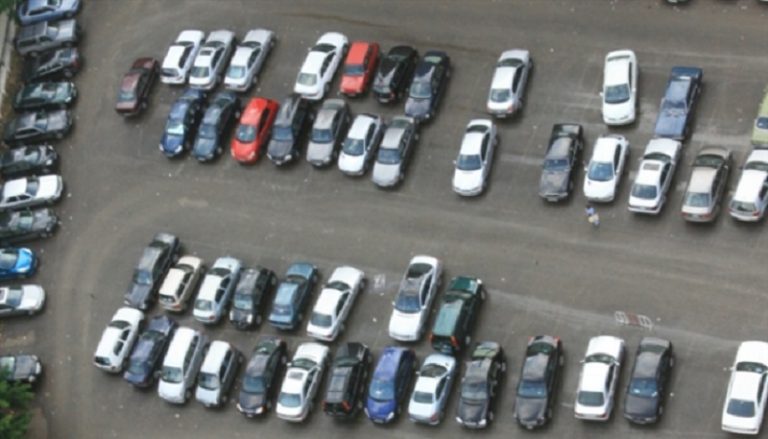 مواقف السيارات