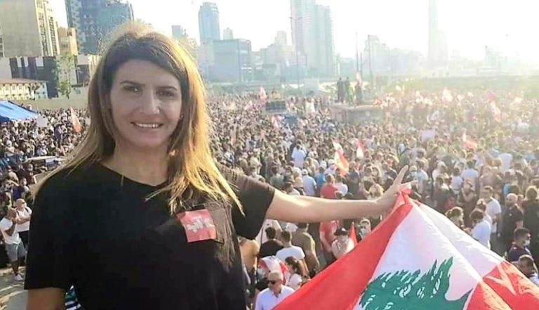 وزير التربية يوقف ناشطة لإنتقاده على فيسبوك!