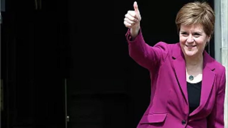 نيكولا ستورجن