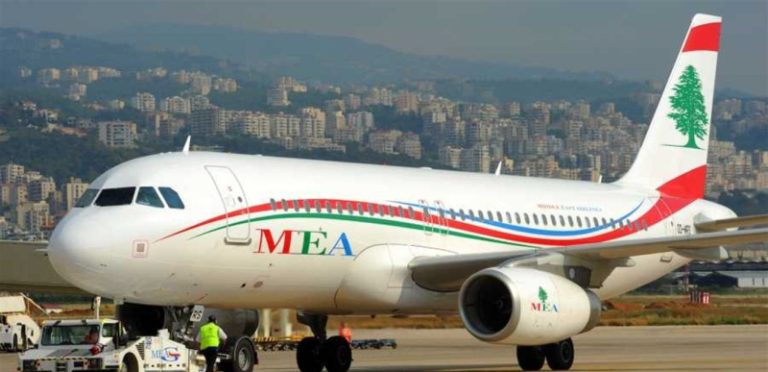 بالصورة: وقفة إحتجاجية في باريس ضد إدارة طيران الشرق الأوسط