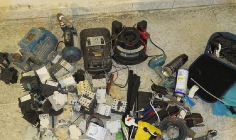 عامل صيانة سرق 15 منزلاً.. بقبضة الأمن