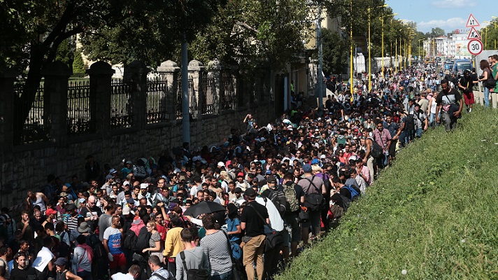 40 شركة تتعهد بتوظيف عشرات آلاف اللاجئين في أوروبا