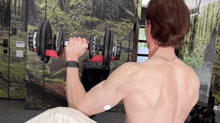 بالصور: تعرفوا على الأربعيني “المُكافح للشيخوخة”!