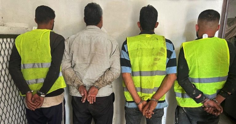 بالفيديو: الجيش يوقف عصابة سرقة كابلات في الزاهرية