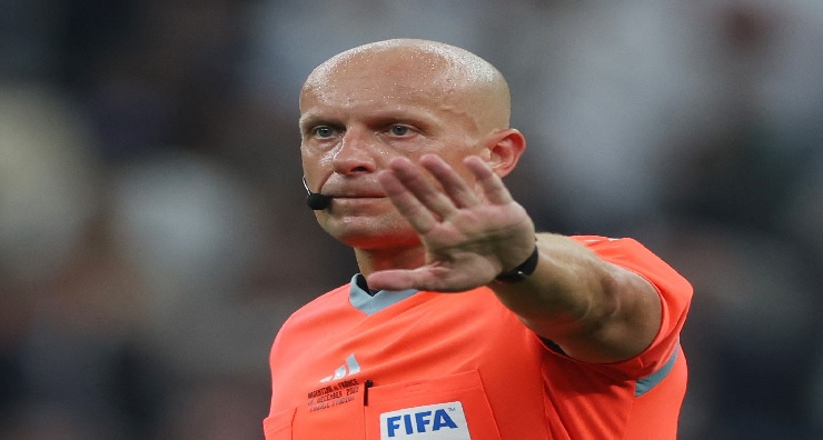 مشكلة تواجه “حكم” نهائي دوري أبطال اوروبا