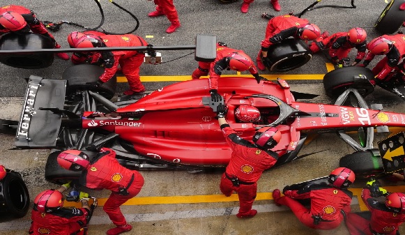 لوكليرك: علينا ان نجد حلول لمشاكل الإطارات