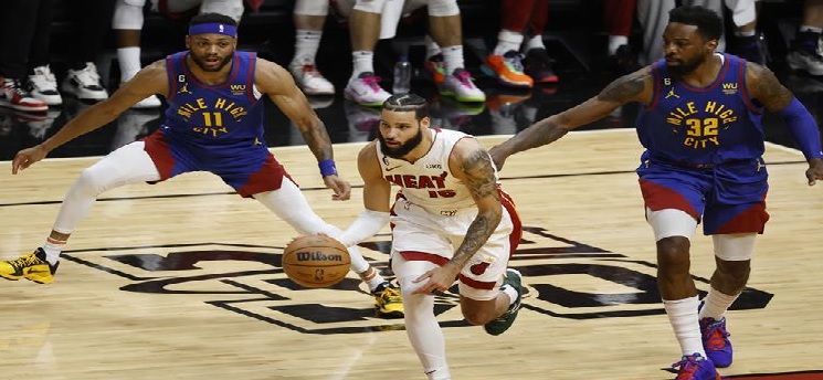 دنفر على بعد مبارتين من تحقيق انجاز تاريخي