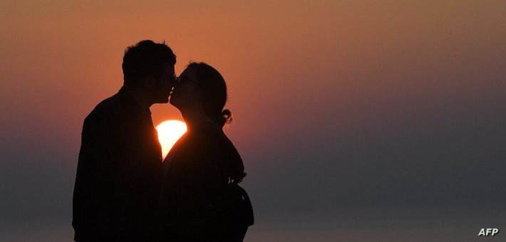 “حمى التقبيل”.. عوارض وطرق علاج