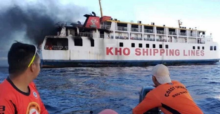 بالفيديو.. حريق يحاصر 120 شخصاً على متن عبارة في الفلبين