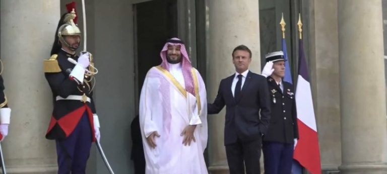 بالفيديو.. بن سلمان في قصر الإليزيه