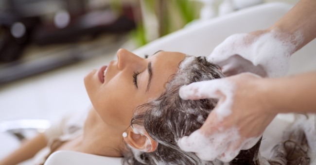 لمنع تساقط الشعر..كم مرة يجب غسله؟