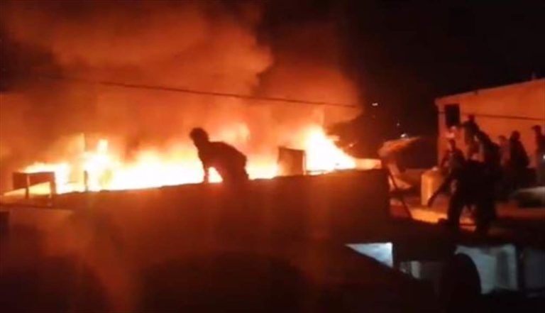 بالفيديو.. حريق بمخيم للنازحين السوريين في عرسال