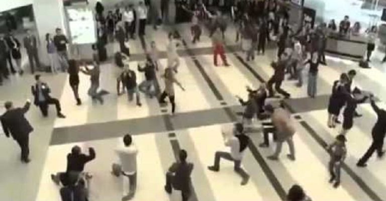 بالفيديو: دبكة في مطار بيروت!