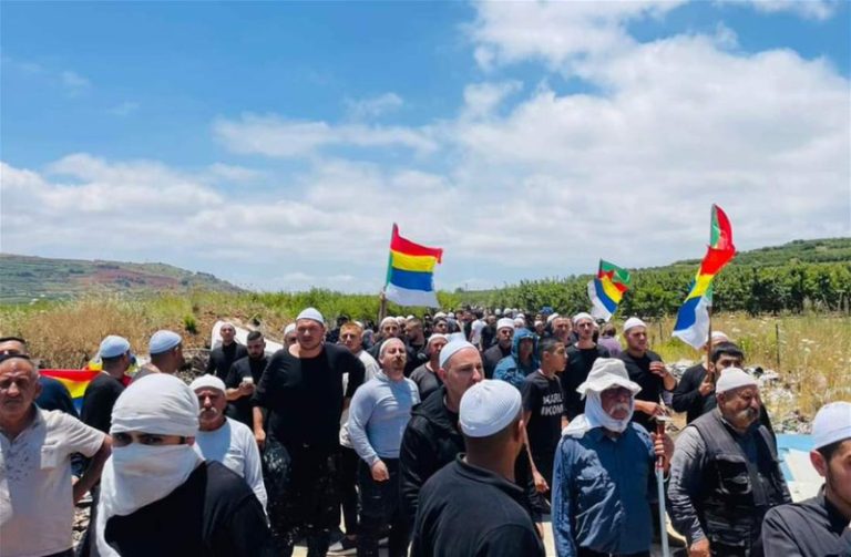 بالفيديو.. العدو يلقي قنابل في الجولان وسقوط عشرات الجرحى