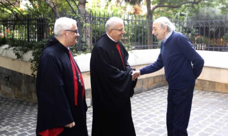 جنبلاط يلتقي موفدَي الراعي