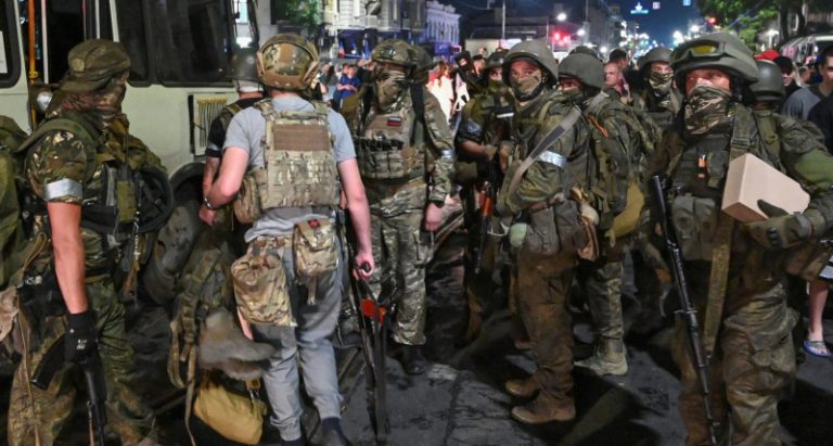 روسيا: إسقاط التهم الجنائية المتعلقة بالتمرد المسلح