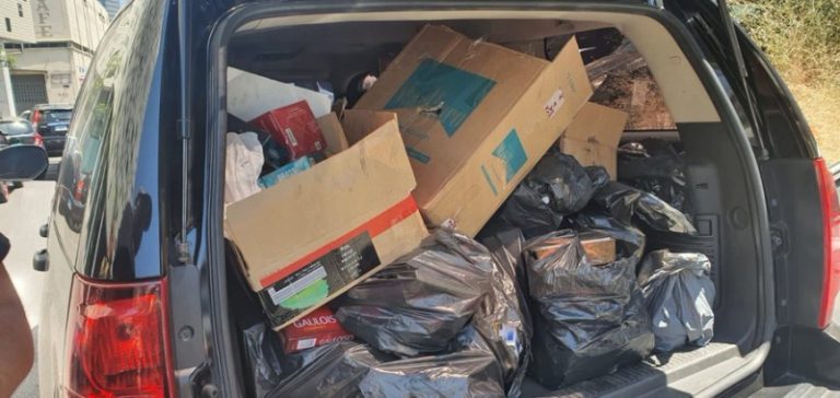 “الريجي” تداهم في سوق الأحد وتضبط مواد مهربة