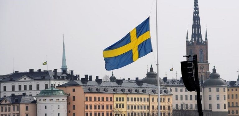 بعد سماحها بالتظاهر.. السويد تُدين حرق المصحف وتعتبره عملاً معادياً للإسلام!