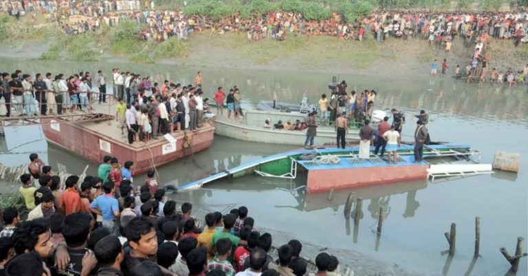فقدان عشرات الأشخاص بغرق قارب في بنغلادش