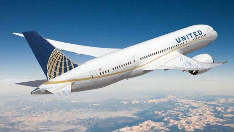 بسبب عدم توفر وجبة اختارها الراكب.. طائرة أميركية تغير مسارها