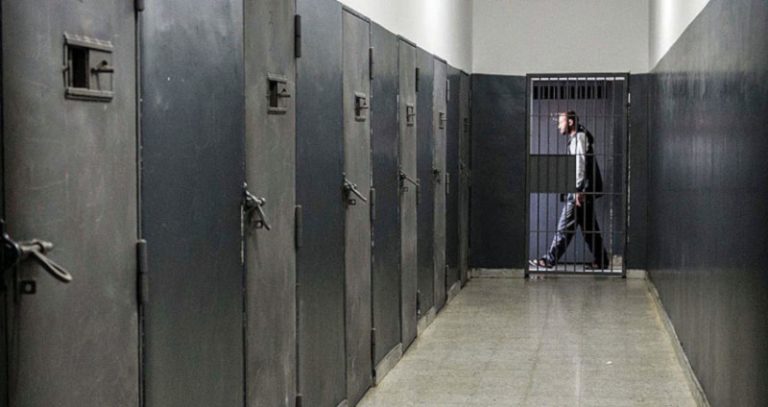 واشنطن تدرس إمكانية تبادل السجناء الروس بأميركيين