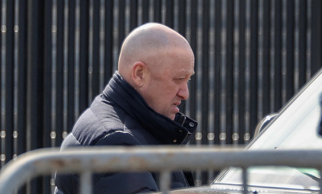 بايدن لزعيم “فاغنر”: توخى الحذر!