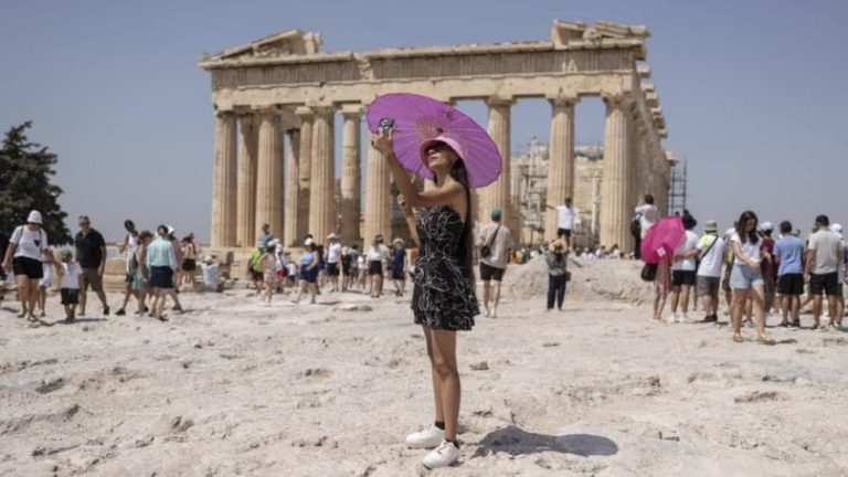 “ويك آند”.. أكثر سخونة منذ نصف قرن!