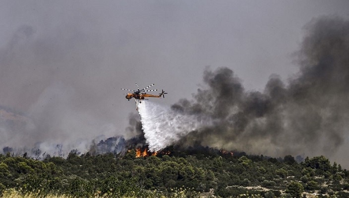الحرائق تستعر..إجلاء 2500 شخص من جزيرة كورفو اليونانية