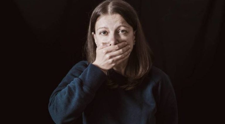 ما هي أسباب فقدان النطق المفاجئ؟