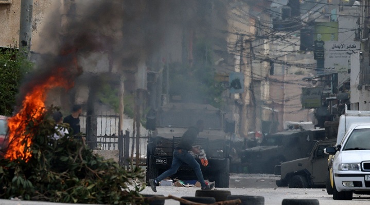 بالفيديو.. الاحتلال يجتاح جنين بالجرافات والطائرات في أكبر عدوان منذ 2002