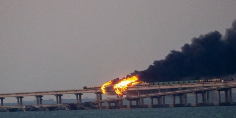 أوكرانيا تعترف رسمياً بتفجير جسر القرم