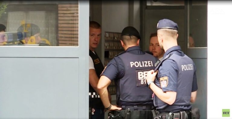 بالفيديو: قتل زوجته وألقى بنفسه من الطابق الثالث