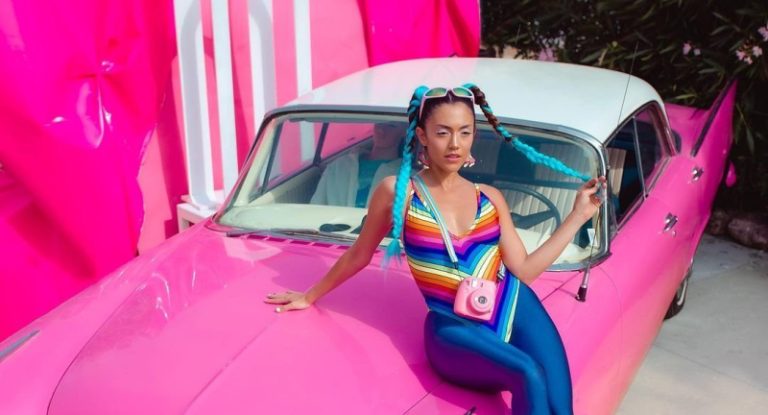 بملابس باربي.. ستيفاني عطالله تدخل الترند من بابه العريض!