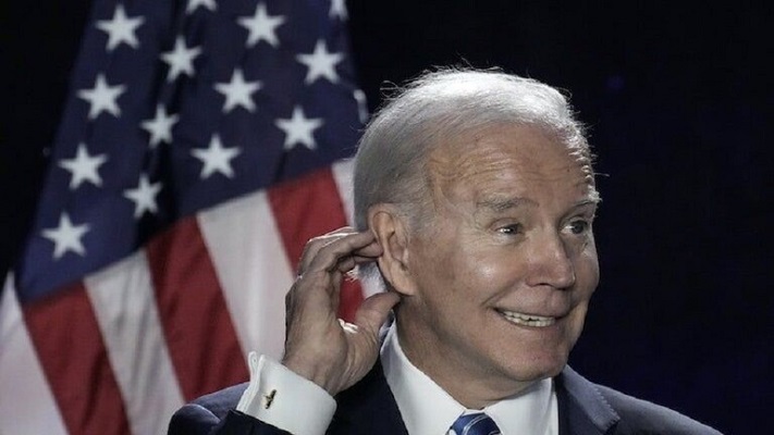 بايدن: أنا ذكاء اصطناعي!