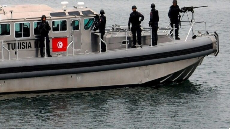 انتشال حطام المروحية التابعة لجيش الطيران في تونس