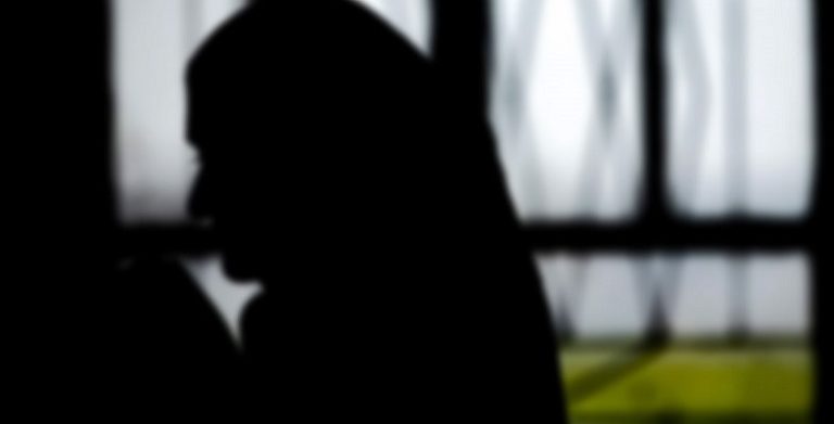 بسبب الشّرف والورثة.. عذبوها أمام أطفالها ومن ثم قتلوها